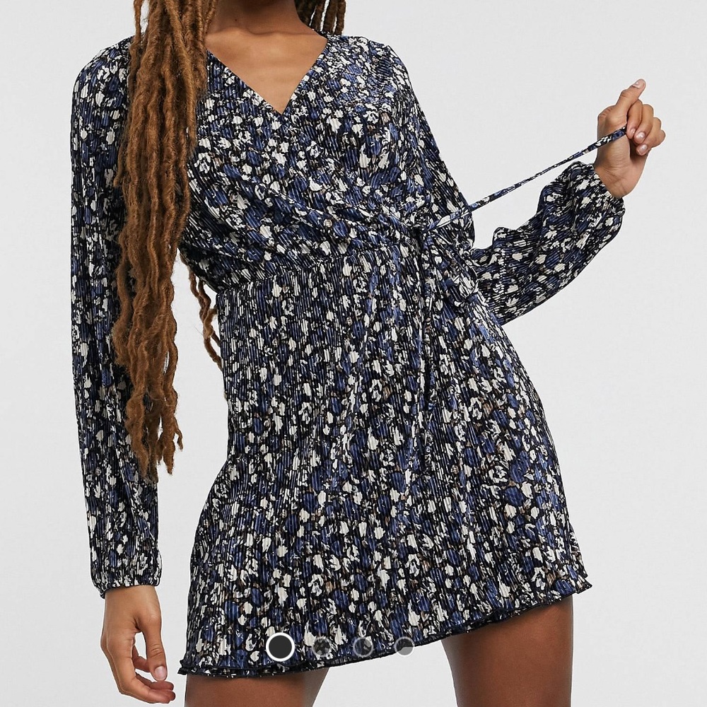 Floral Wrap Dress - Plisse Detail - Size L